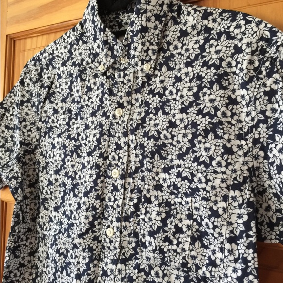 NWT Hawaiian Dress Shirt Flower Print size S - Picture 2 of 3